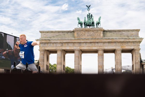 Eric Maihoefer (VfL Sindelfingen) beim Kugelstossen waehrend der deutschen Leichtathletik-Meisterschaften auf dem Pariser Platz am 24.06.2022 in Berlin